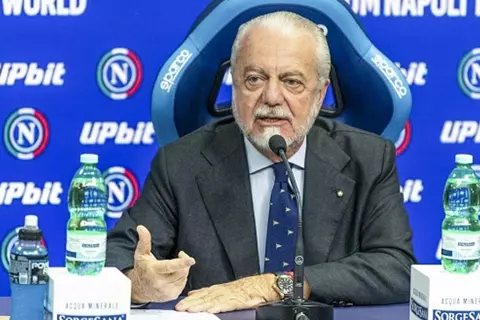 بعد الإخفاق المونديالي.. رئيس نابولي يطالب بتقليص عدد أندية الدوري الإيطالي